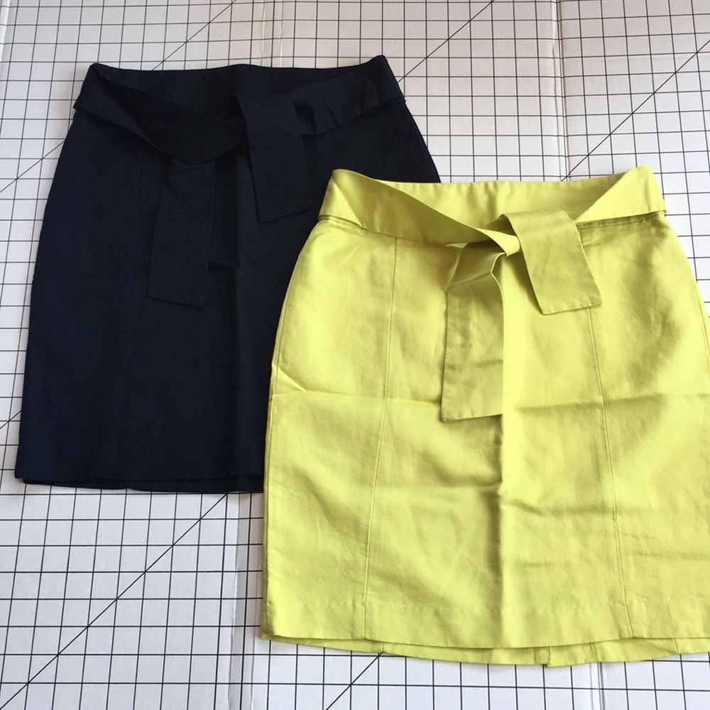 Banana Republic Linen skirt with waist tie.